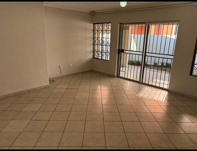 3 BEDROOM FREEHOLD FOR SALE IN WILLOW PARK
